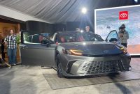 2025 toyota camry hybrid mpg